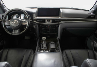 Подержанный автомобиль Lexus LX 2018 года (11 фото)