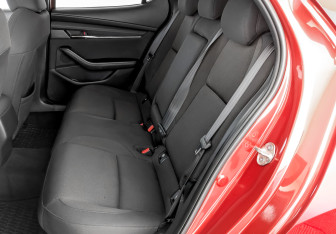 Подержанный автомобиль Mazda 3 Hatchback 2019 года (12 фото)