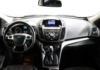 Подержанный автомобиль Ford Kuga 2015 года (9 фото)