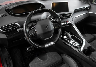 Подержанный автомобиль Peugeot 3008 2018 года (15 фото)