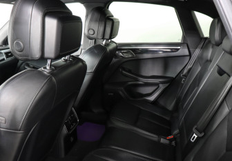 Подержанный автомобиль Porsche Macan 2017 года (12 фото)