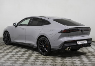 Подержанный автомобиль Changan UNI-V 2024 года (8 фото)