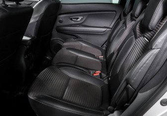 Подержанный автомобиль Renault Scenic 2018 года (10 фото)