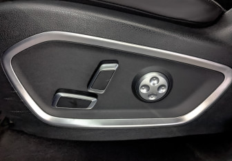 Подержанный автомобиль Geely Tugella 2022 года (29 фото)