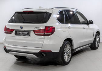 Подержанный автомобиль BMW X5 2015 года (5 фото)
