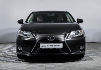 Подержанный автомобиль Lexus ES 2013 года (2 фото)