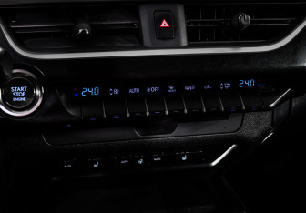 Подержанный автомобиль Lexus UX 2021 года (15 фото)