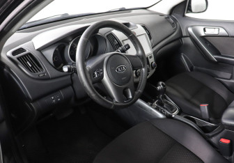 Подержанный автомобиль Kia Cerato Sedan 2011 года (5 фото)