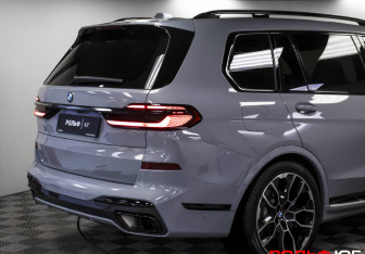 Подержанный автомобиль BMW X7 2024 года (36 фото)