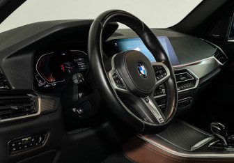 Подержанный автомобиль BMW X5 2019 года (11 фото)