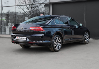 Подержанный автомобиль Volkswagen Passat Sedan 2019 года (4 фото)