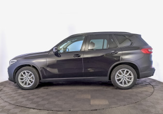 Подержанный автомобиль BMW X5 2018 года (8 фото)