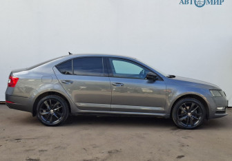 Подержанный автомобиль Skoda Octavia Liftback 2018 года (4 фото)