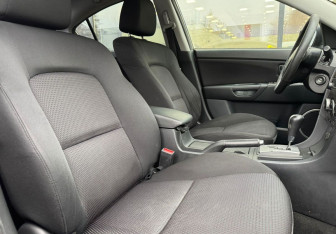 Подержанный автомобиль Mazda 3 Sedan 2007 года (10 фото)