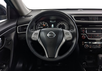Подержанный автомобиль Nissan X-Trail 2017 года (22 фото)