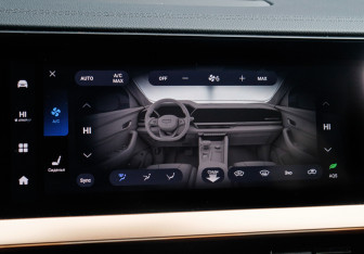 Подержанный автомобиль Geely Monjaro 2023 года (19 фото)