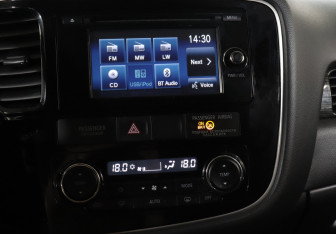 Подержанный автомобиль Mitsubishi Outlander 2016 года (23 фото)