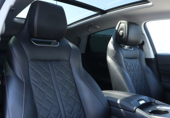 Подержанный автомобиль Changan UNI-K 2023 года (14 фото)