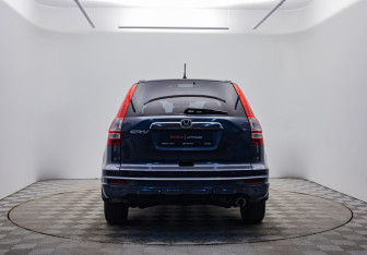 Подержанный автомобиль Honda CR-V 2011 года (6 фото)