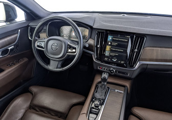Подержанный автомобиль Volvo V90 Cross Country 2021 года (29 фото)