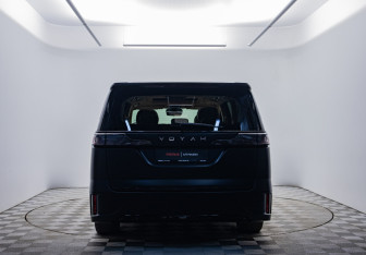 Подержанный автомобиль Voyah Dream 2023 года (5 фото)