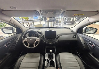 Подержанный автомобиль Hyundai ix35 2014 года (10 фото)