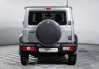 Подержанный автомобиль Suzuki Jimny 2020 года (6 фото)