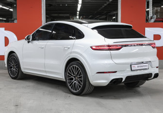 Подержанный автомобиль Porsche Cayenne 2020 года (7 фото)