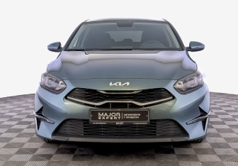 Подержанный автомобиль Kia Ceed Hatchback 2022 года (2 фото)