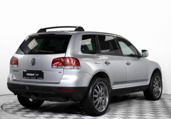 Подержанный автомобиль Volkswagen Touareg 2004 года (5 фото)