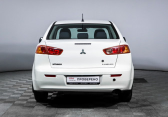 Подержанный автомобиль Mitsubishi Lancer Sedan 2008 года (6 фото)