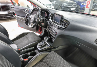 Подержанный автомобиль Kia Ceed Hatchback 2019 года (11 фото)