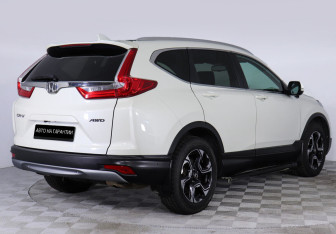 Подержанный автомобиль Honda CR-V 2017 года (3 фото)