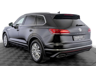 Подержанный автомобиль Volkswagen Touareg 2018 года (7 фото)