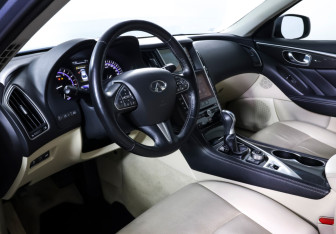 Подержанный автомобиль Infiniti Q50 2014 года (16 фото)