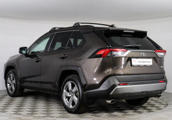 Подержанный автомобиль Toyota RAV4 2019 года (7 фото)
