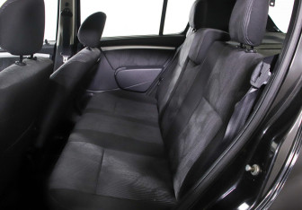 Подержанный автомобиль Renault Sandero 2013 года (11 фото)