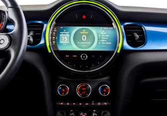 Подержанный автомобиль MINI Hatch 2021 года (15 фото)