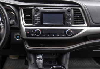 Подержанный автомобиль Toyota Highlander 2013 года (16 фото)