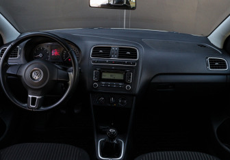 Подержанный автомобиль Volkswagen Polo Sedan 2012 года (9 фото)