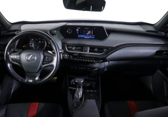 Подержанный автомобиль Lexus UX 2019 года (12 фото)