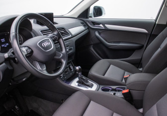 Подержанный автомобиль Audi Q3 2016 года (10 фото)