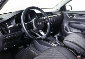 Подержанный автомобиль Kia Rio Hatchback 2019 года (12 фото)
