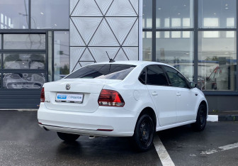 Подержанный автомобиль Volkswagen Polo Sedan 2017 года (5 фото)