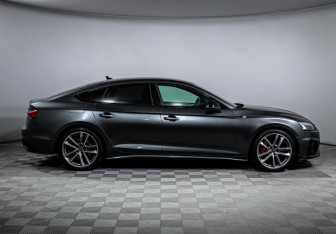 Подержанный автомобиль Audi A5 Liftback 2022 года (4 фото)