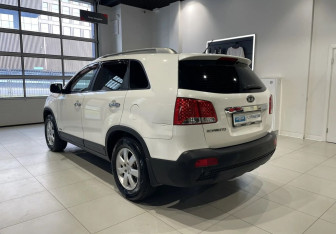 Подержанный автомобиль Kia Sorento 2012 года (6 фото)