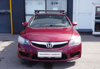 Подержанный автомобиль Honda Civic Sedan 2011 года (2 фото)