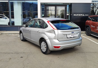 Подержанный автомобиль Ford Focus Sedan 2011 года (7 фото)