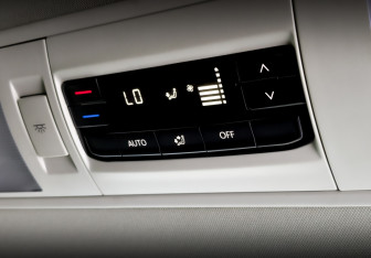 Подержанный автомобиль Volkswagen Caravelle 2020 года (30 фото)