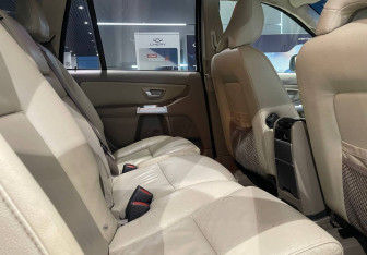 Подержанный автомобиль Volvo XC90 2004 года (12 фото)
